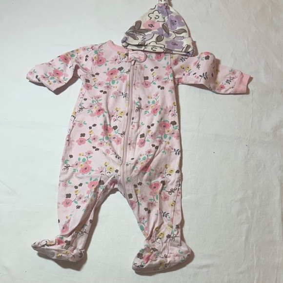 Gerber - Pink Floral Newborn baby One Piece Sleeper with Hat - Picture 2 of 5
